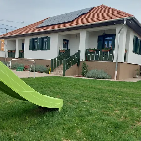 Pinko Vendeghaz Apartment Noszvaj